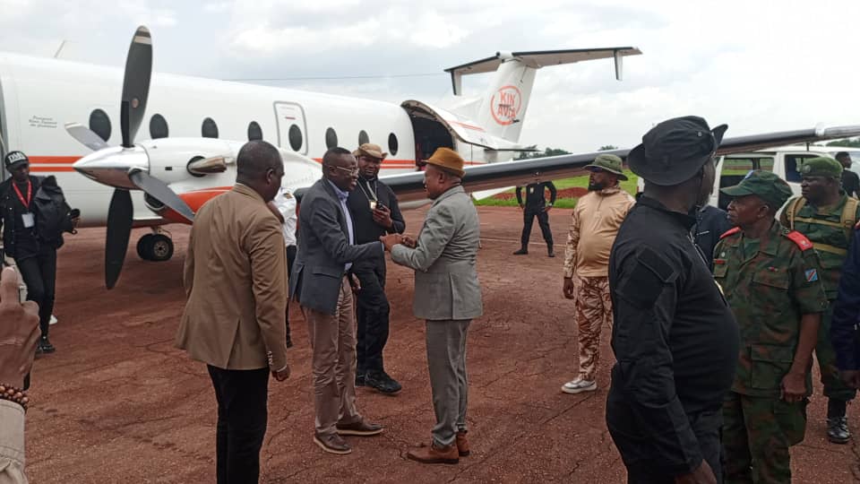 Sud-Ubangi : le VPM Daniel Mukoko Samba en mission pour relancer l’économie locale et l’énergie verte

